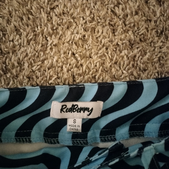 Like- New Condition Red Berry Wave Pattern Pants Blue Size Small - Picture 6 of 6